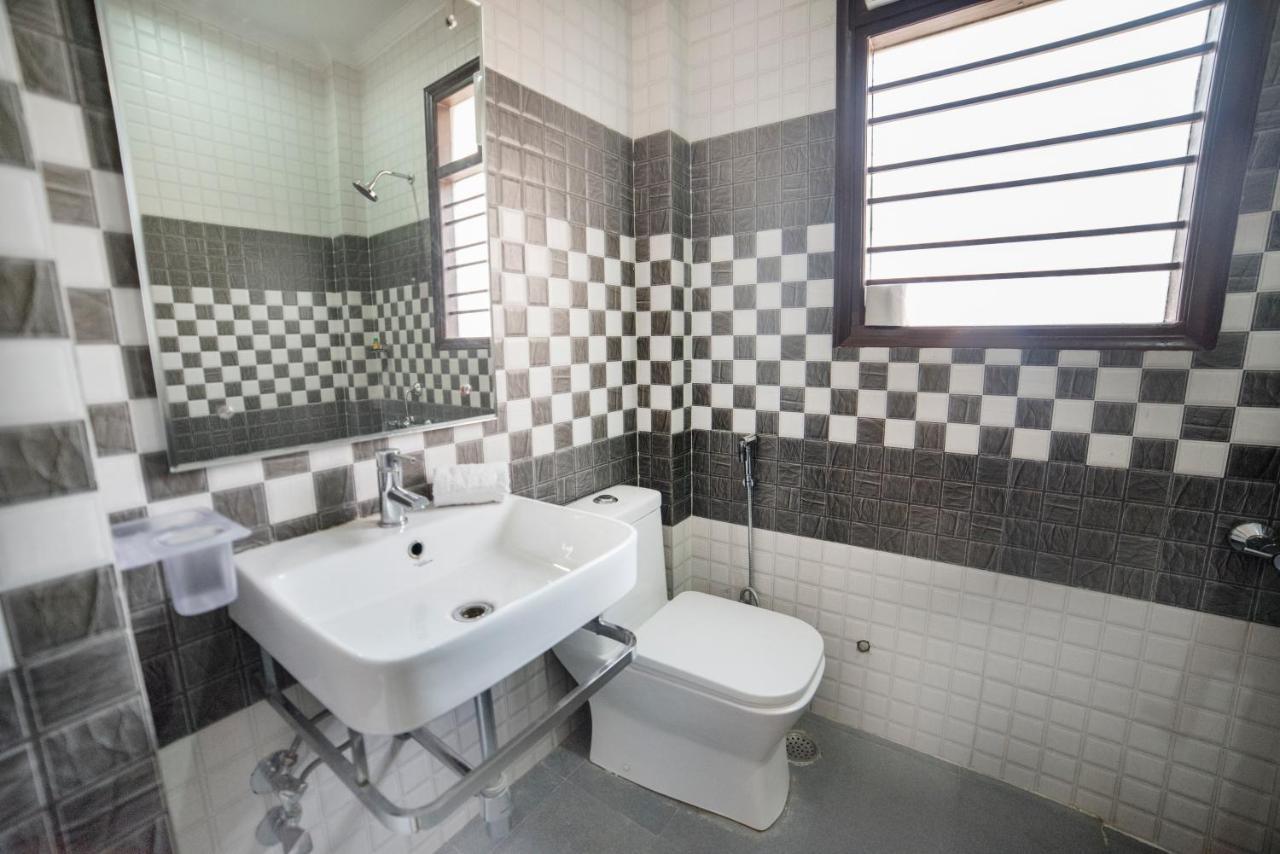 Fabhotel Mannat Residency Sec 52