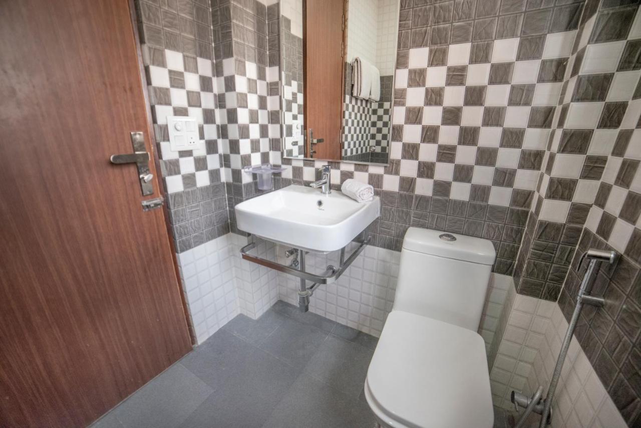 Fabhotel Mannat Residency Sec 52 3*