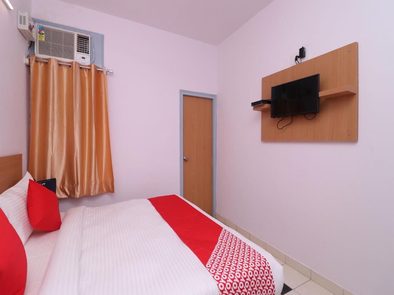 Oyo Flagship 14530 Sector 14 Harsh Hotel 3*