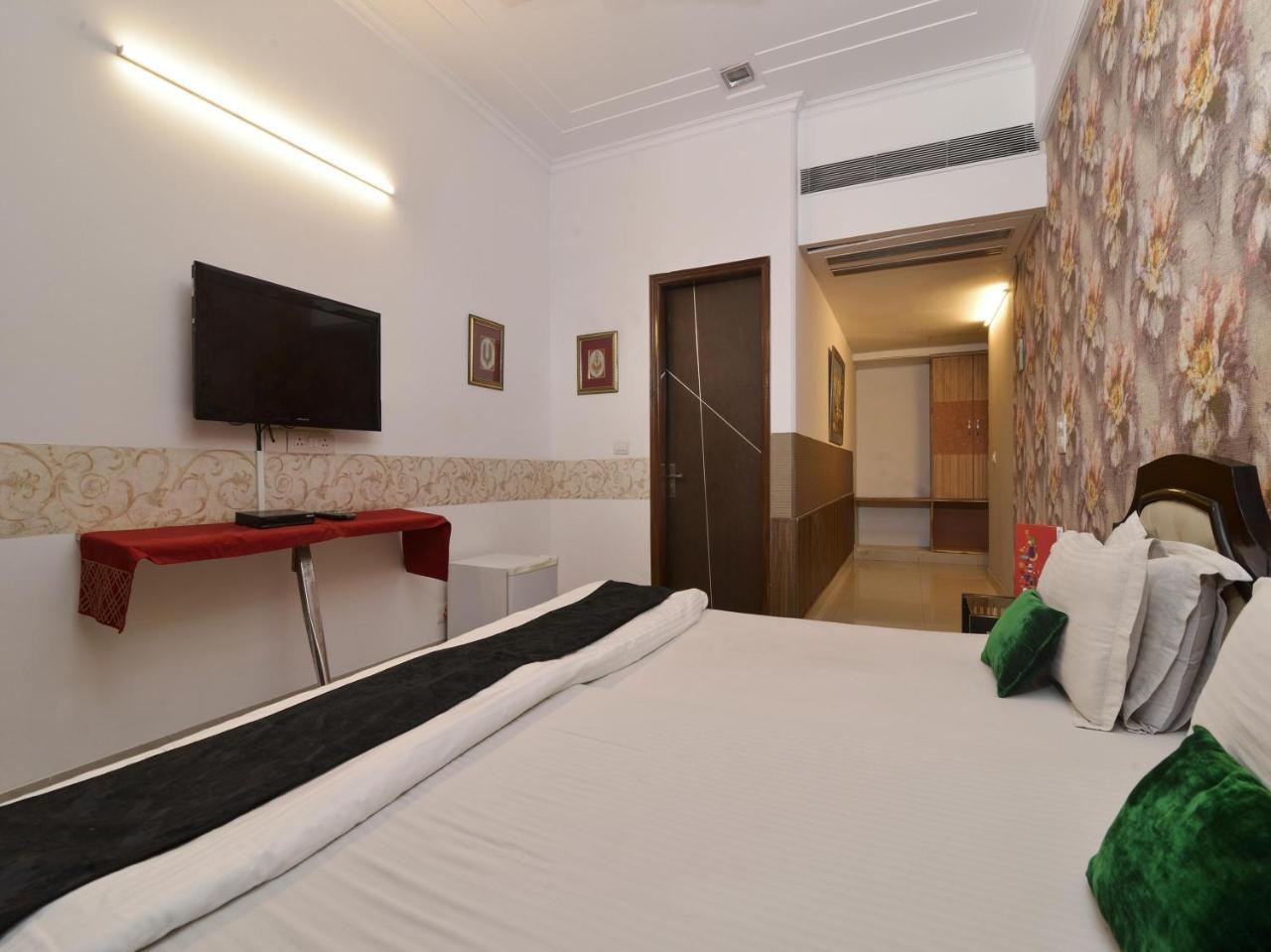 Oyo 11291 Atlantis Hotel Gurgaon