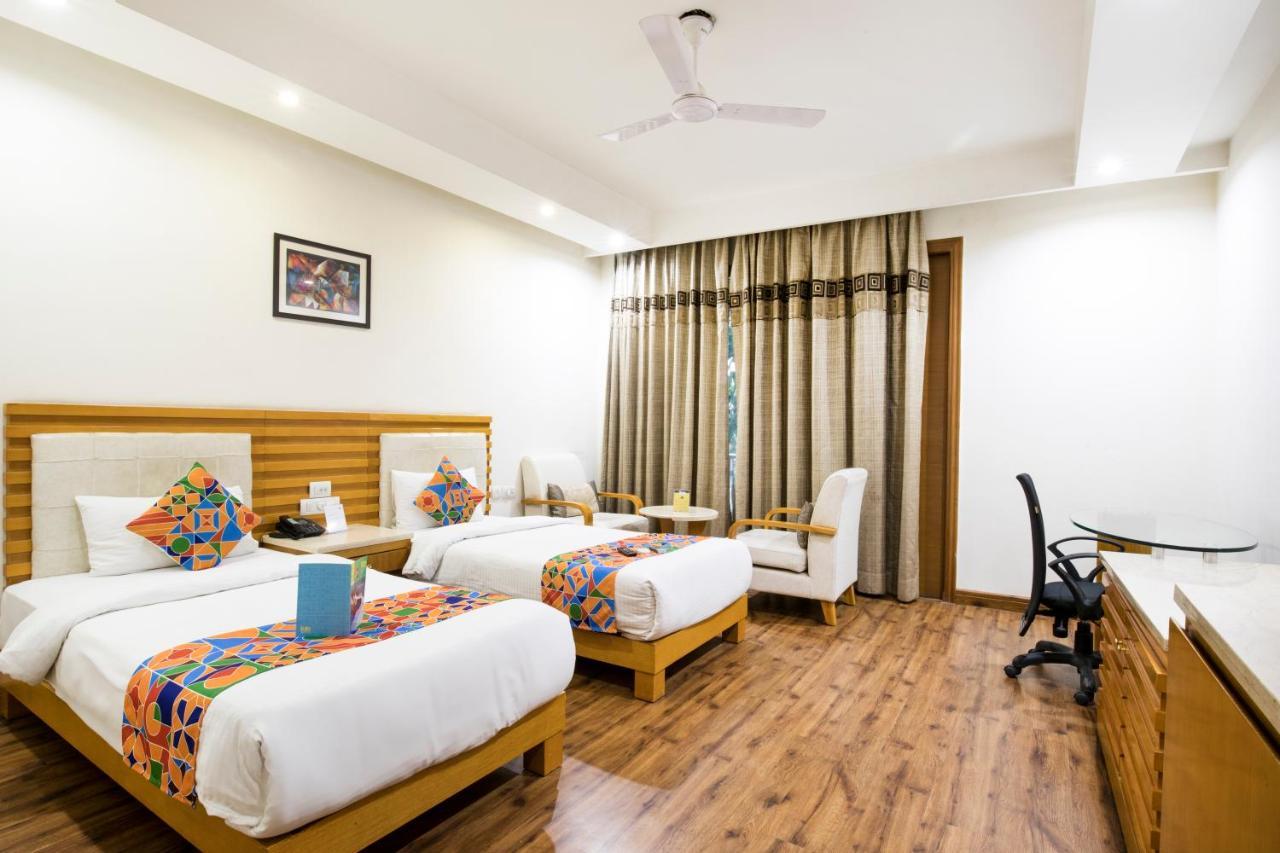 Hotel Fabhotel Grd Dlf Square 3*
