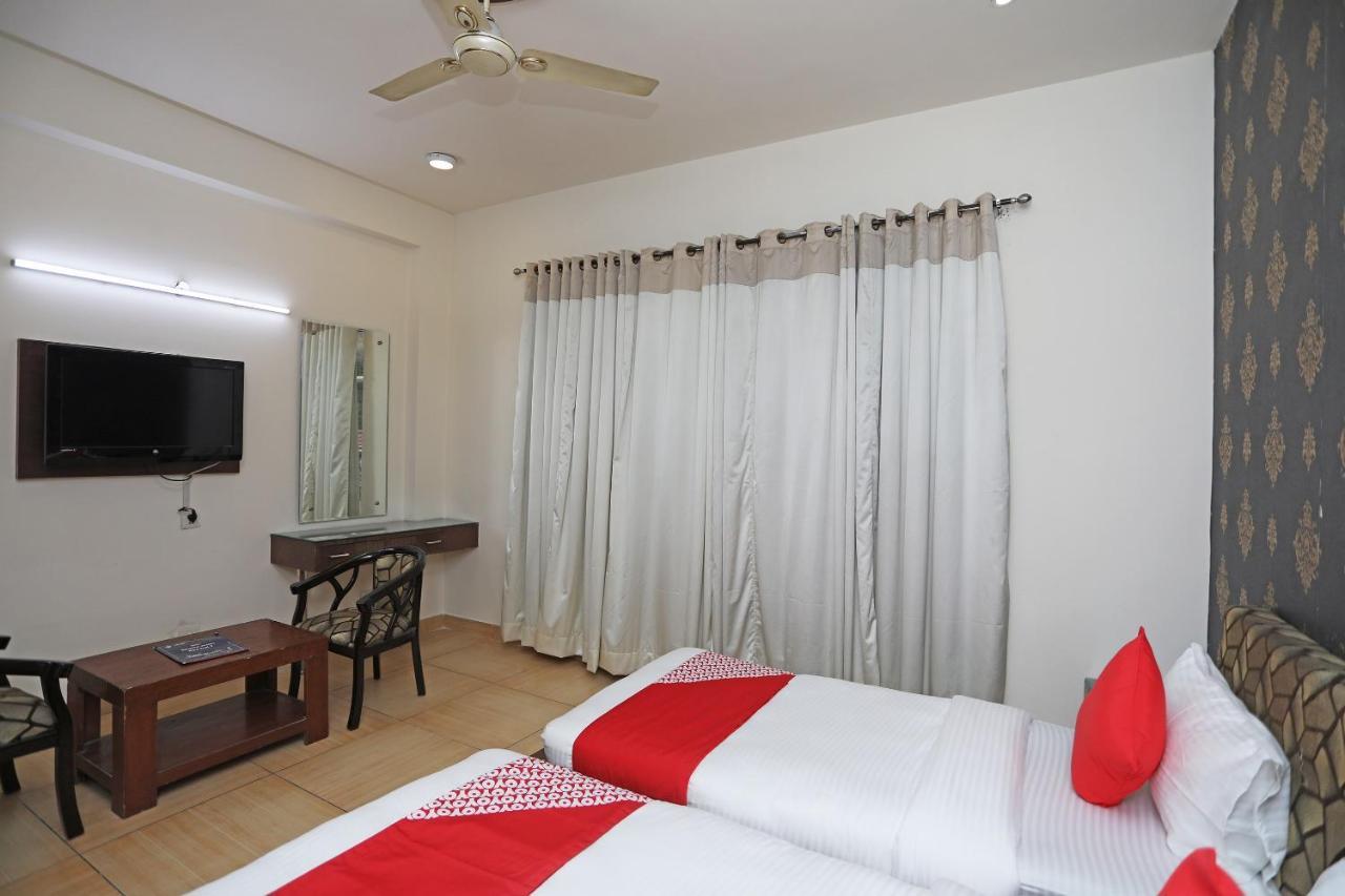 Oyo 17257 Sunset Residency Hotel 3*
