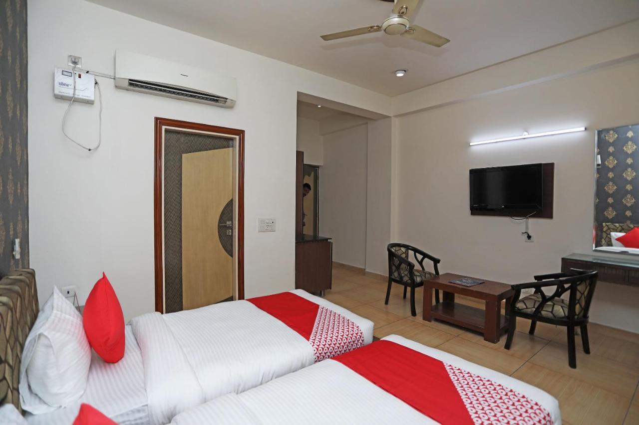 Oyo 17257 Sunset Residency Hotel 3*