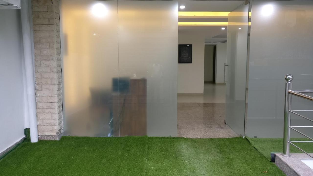 Corooms Sanvi Unitech Cyber Park Hotel Gurgaon