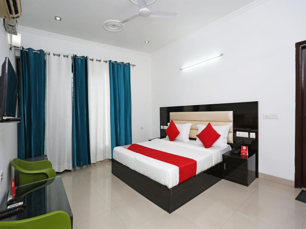 Oyo 16449 Signature Stay's
