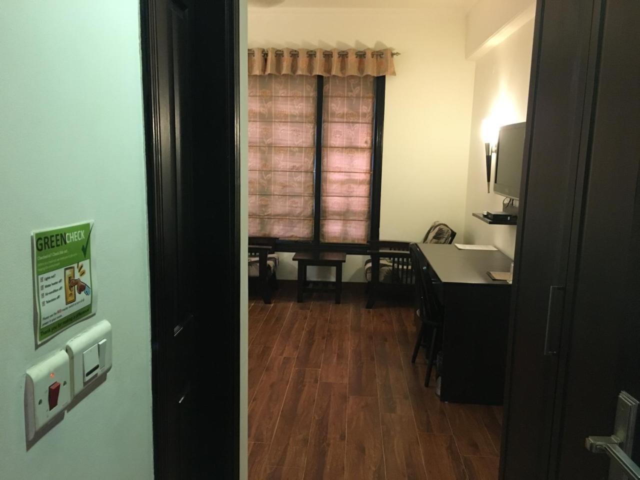 La Hotel Gurgaon