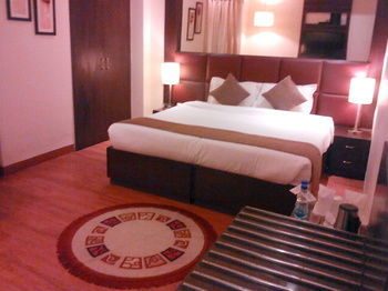 Ahuja Residency Jcm 77 Dlf Phase Ii