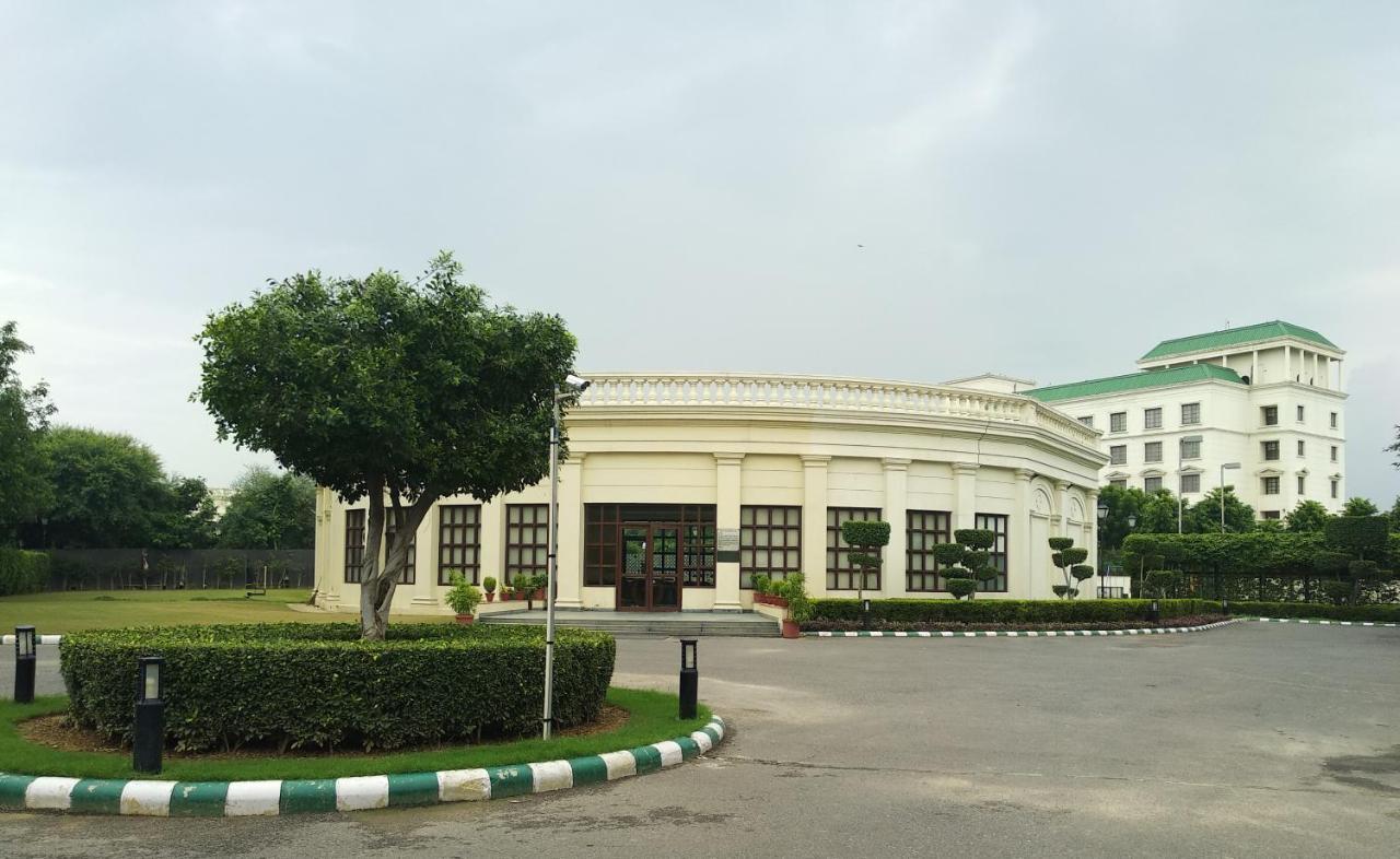 Dlf Club 3 Gurgaon