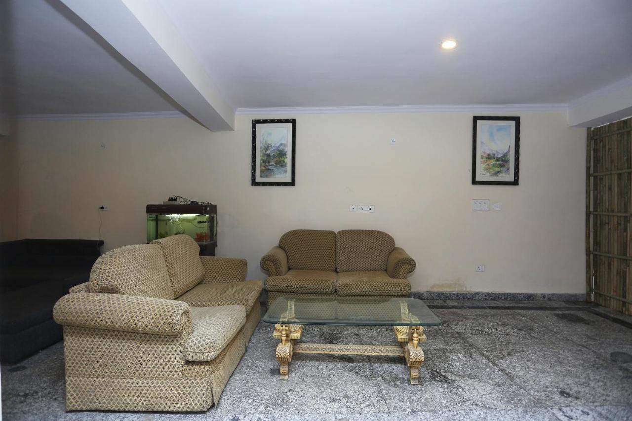 Oyo 28670 Dev Palace Hotel
