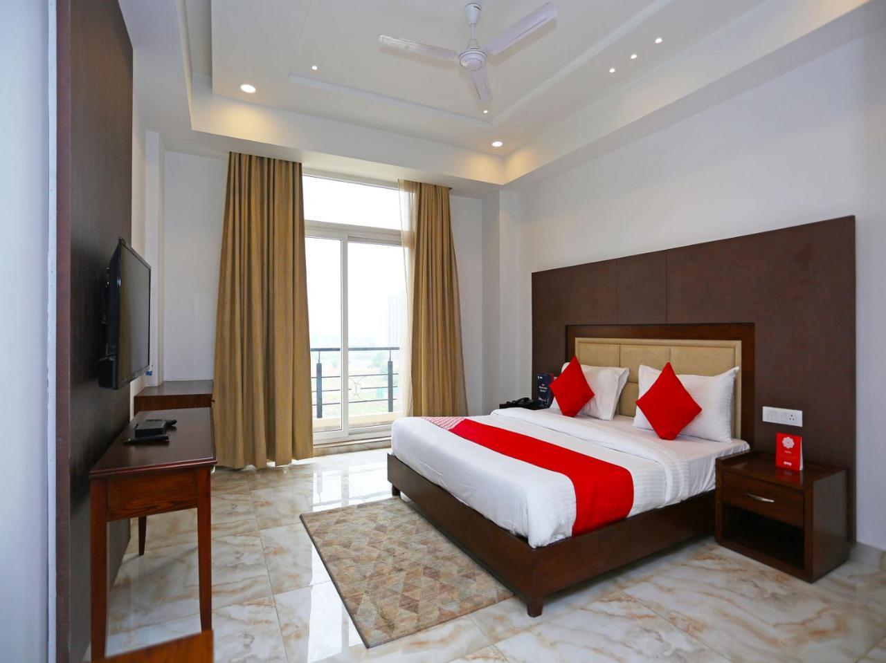 Capital O 15908 Cherish Hotel