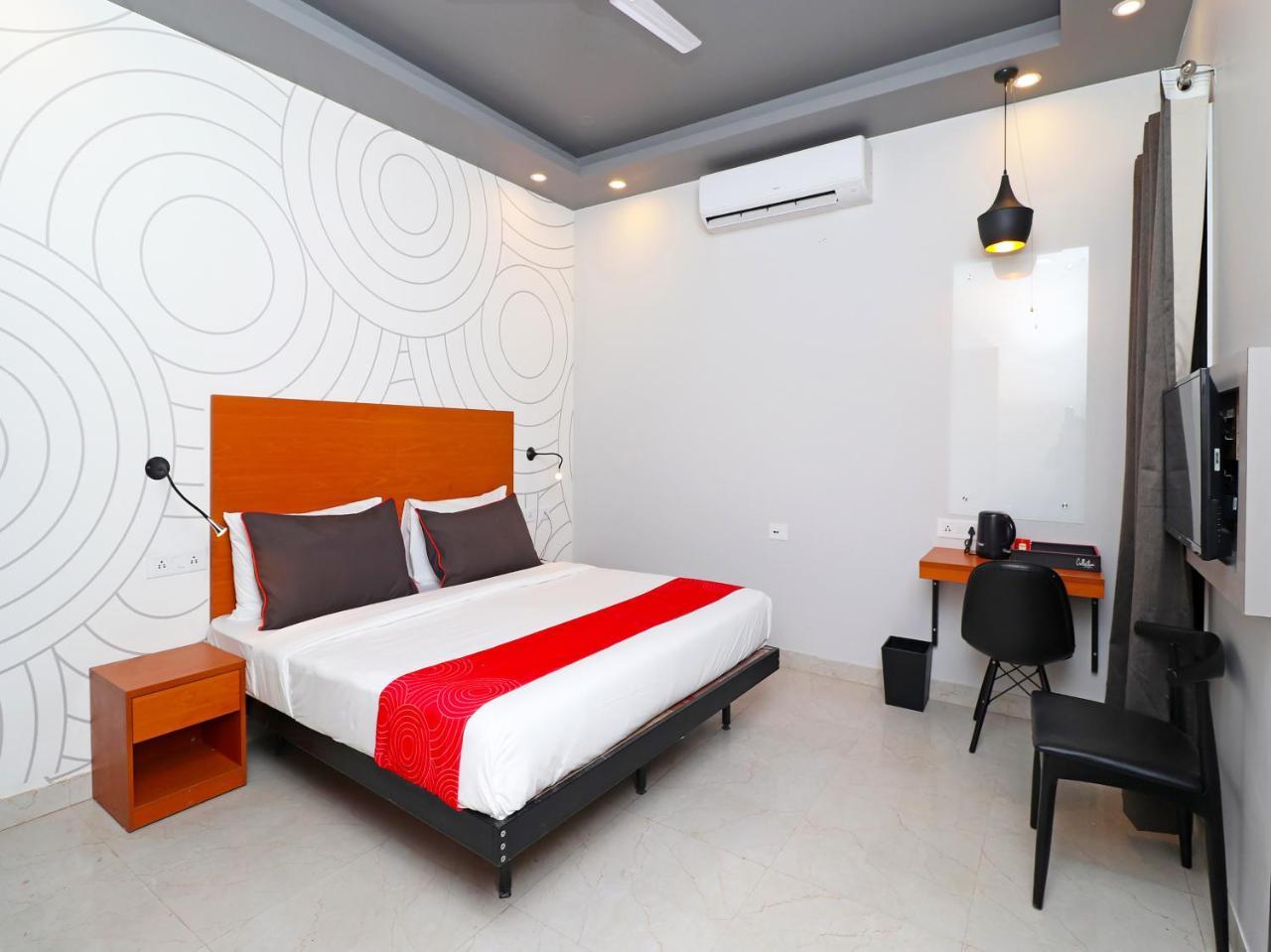 Hotel Oyo 20032 Silverkey Medanta Gurgaon