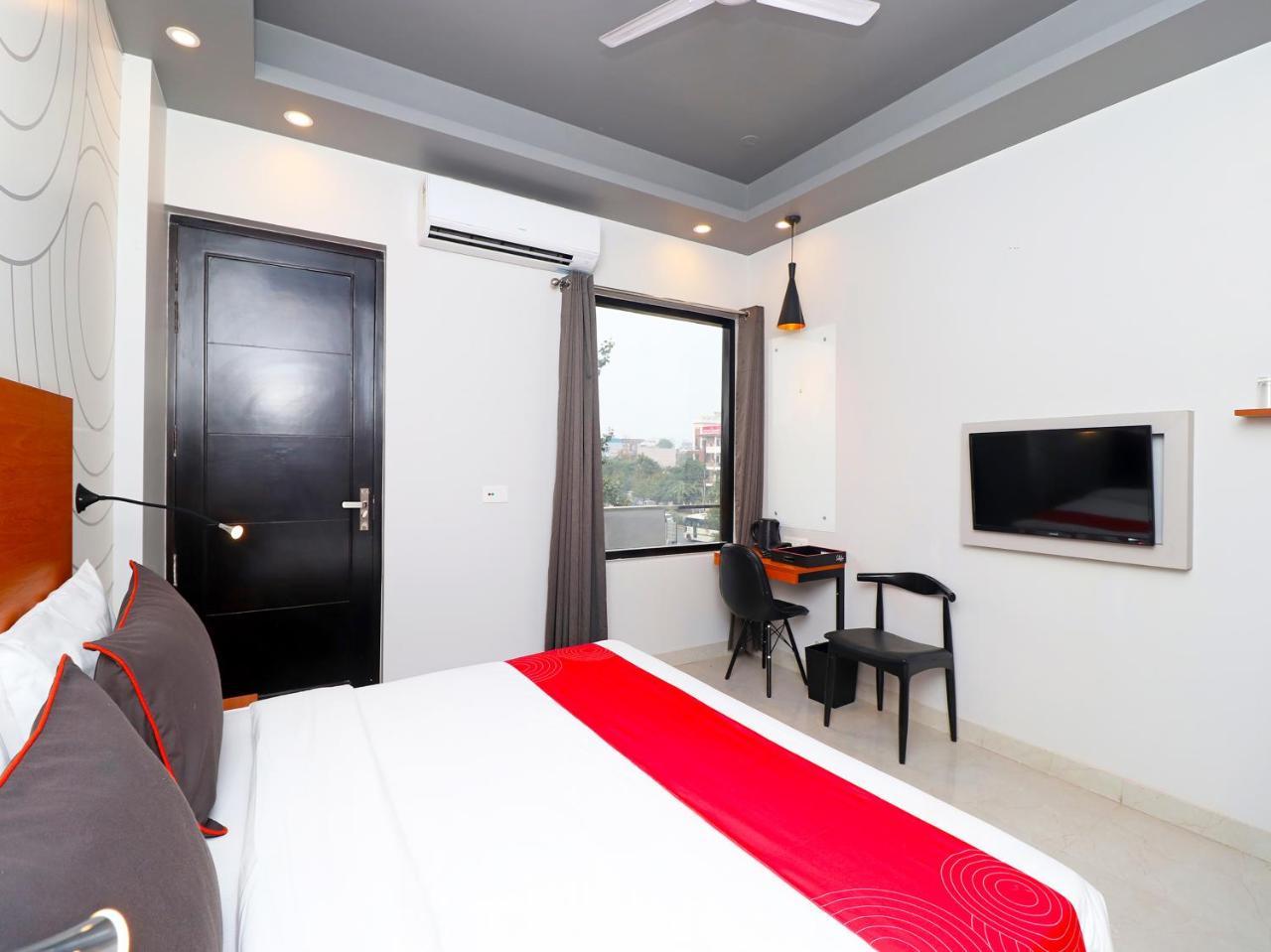 Oyo 20032 Silverkey Medanta Gurgaon