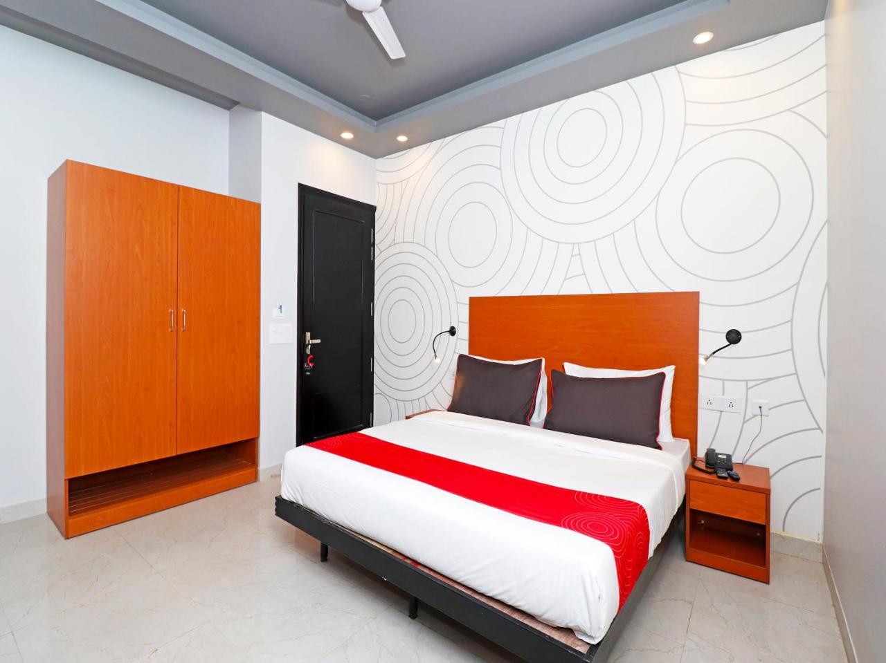 Hotel Oyo 20032 Silverkey Medanta 3*