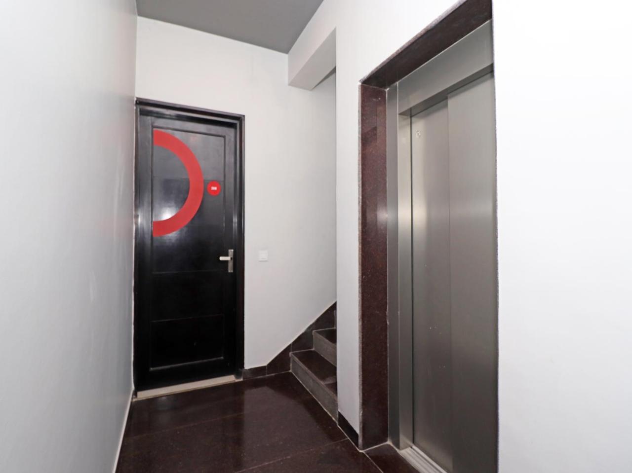 Oyo 20032 Silverkey Medanta 3*