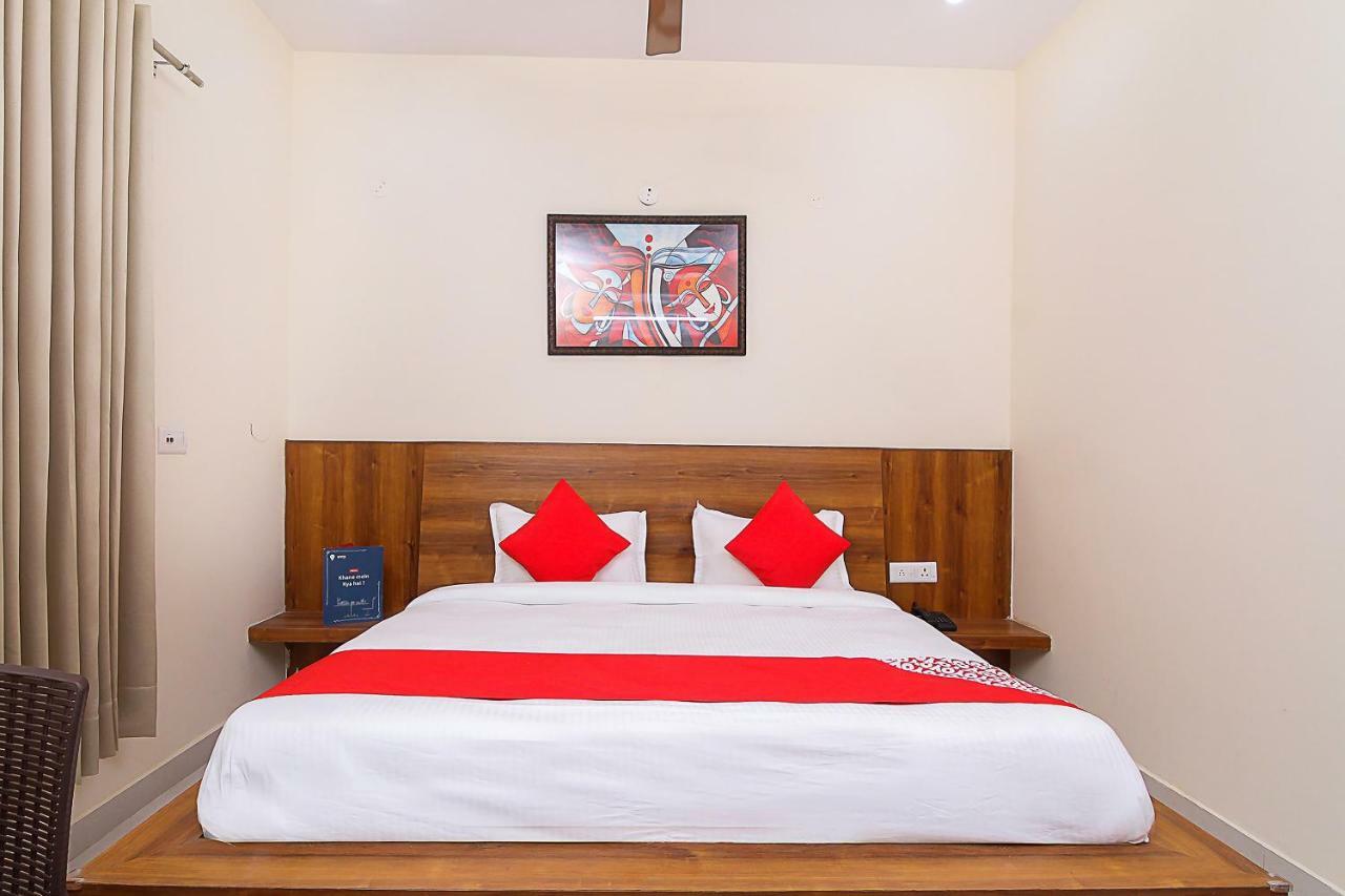 Hotel Oyo 16953 The Grace Residency 3*