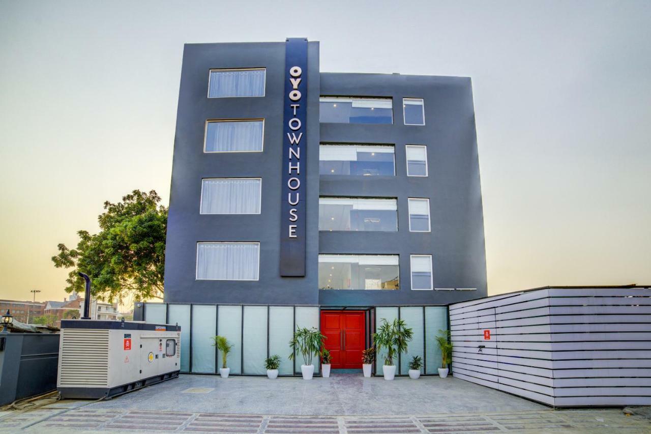 Hotel Oyo Townhouse 89 Hongkong Bazaar 3*