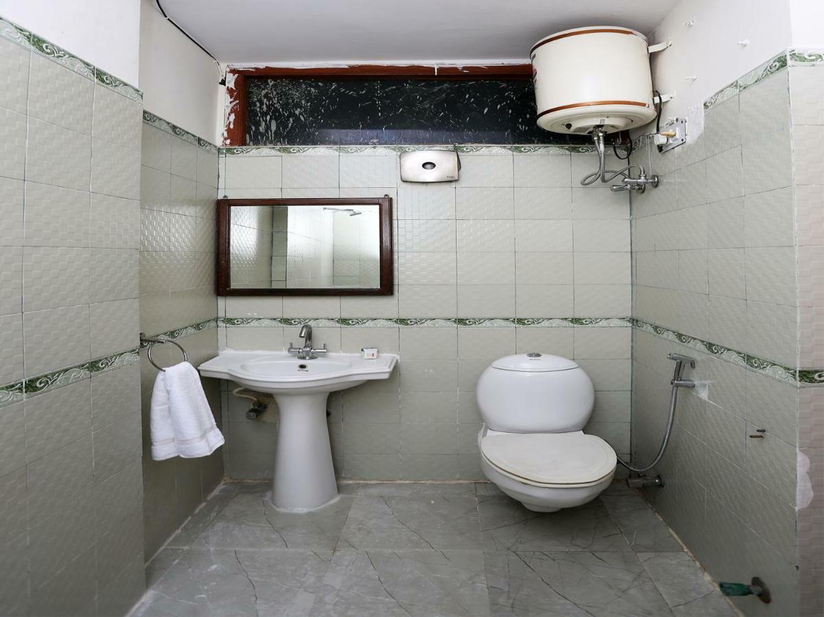 Hotel Oyo 14100 D Meridien Gurgaon