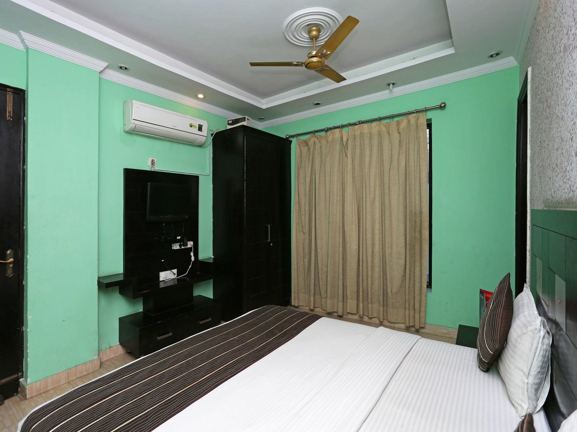 Oyo 6895 Cybercity & Gurgaon