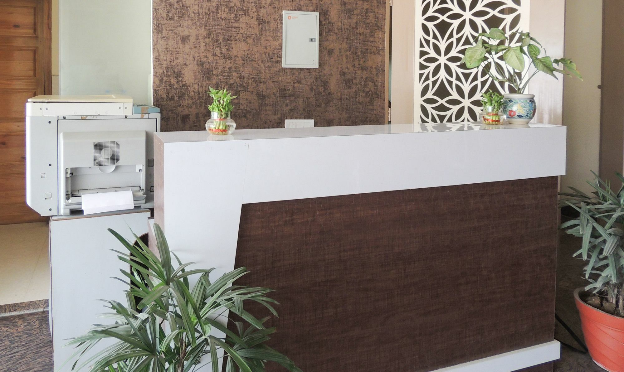 Hotel Treebo Trend Essence Near Huda Center 3*