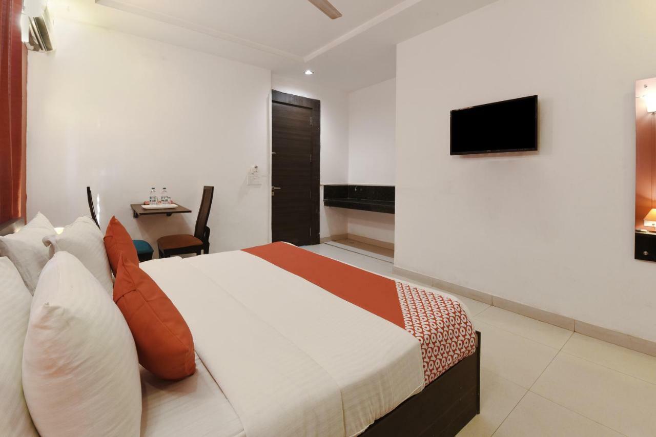 Oyo Flagship 387 Moulsari Avenue Hotel 3*