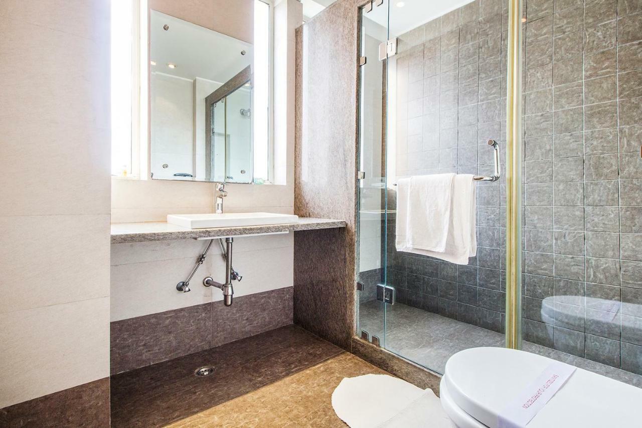 Hotel Fabhotel Raj Darbar 3*