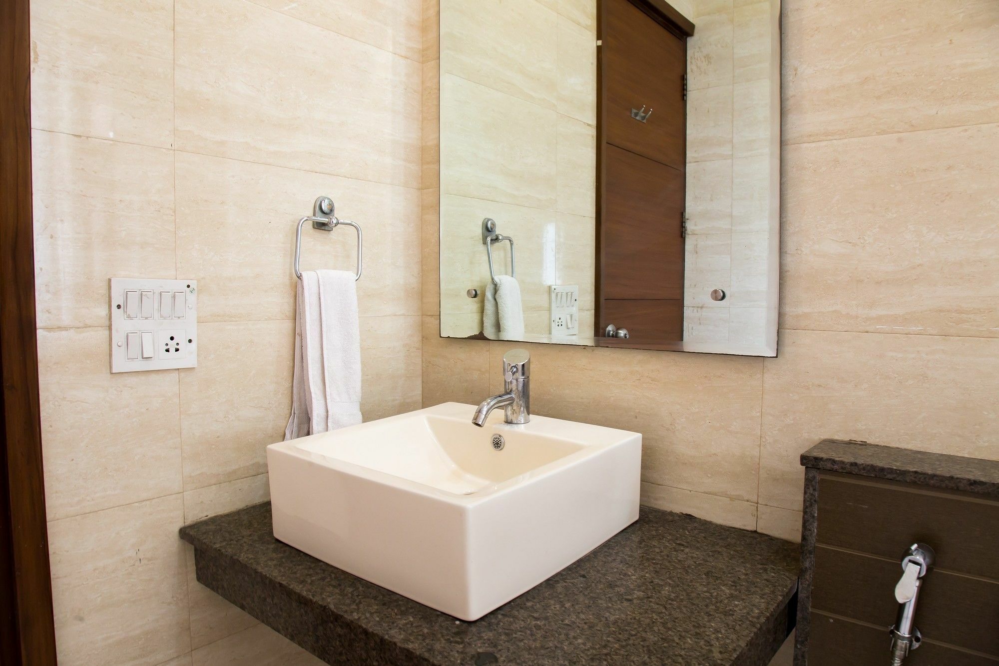 Hotel Fabhotel The Residency Dlf Galleria Gurgaon