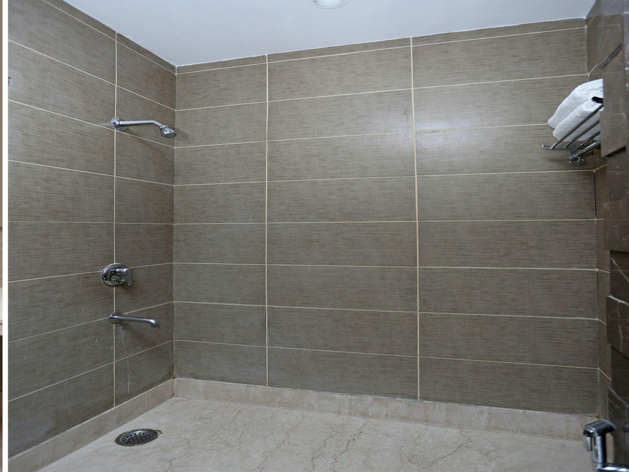 Super Townhouse Oak Sector 25 Gurgaon