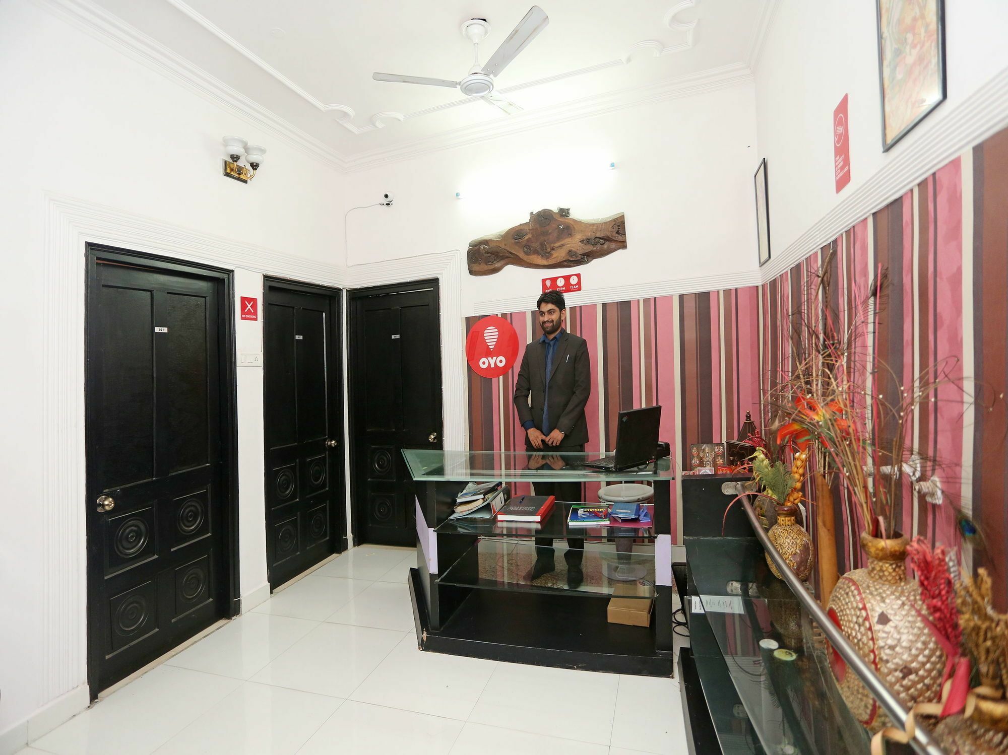 Hotel Oyo 9603 Sector 17 Gurgaon