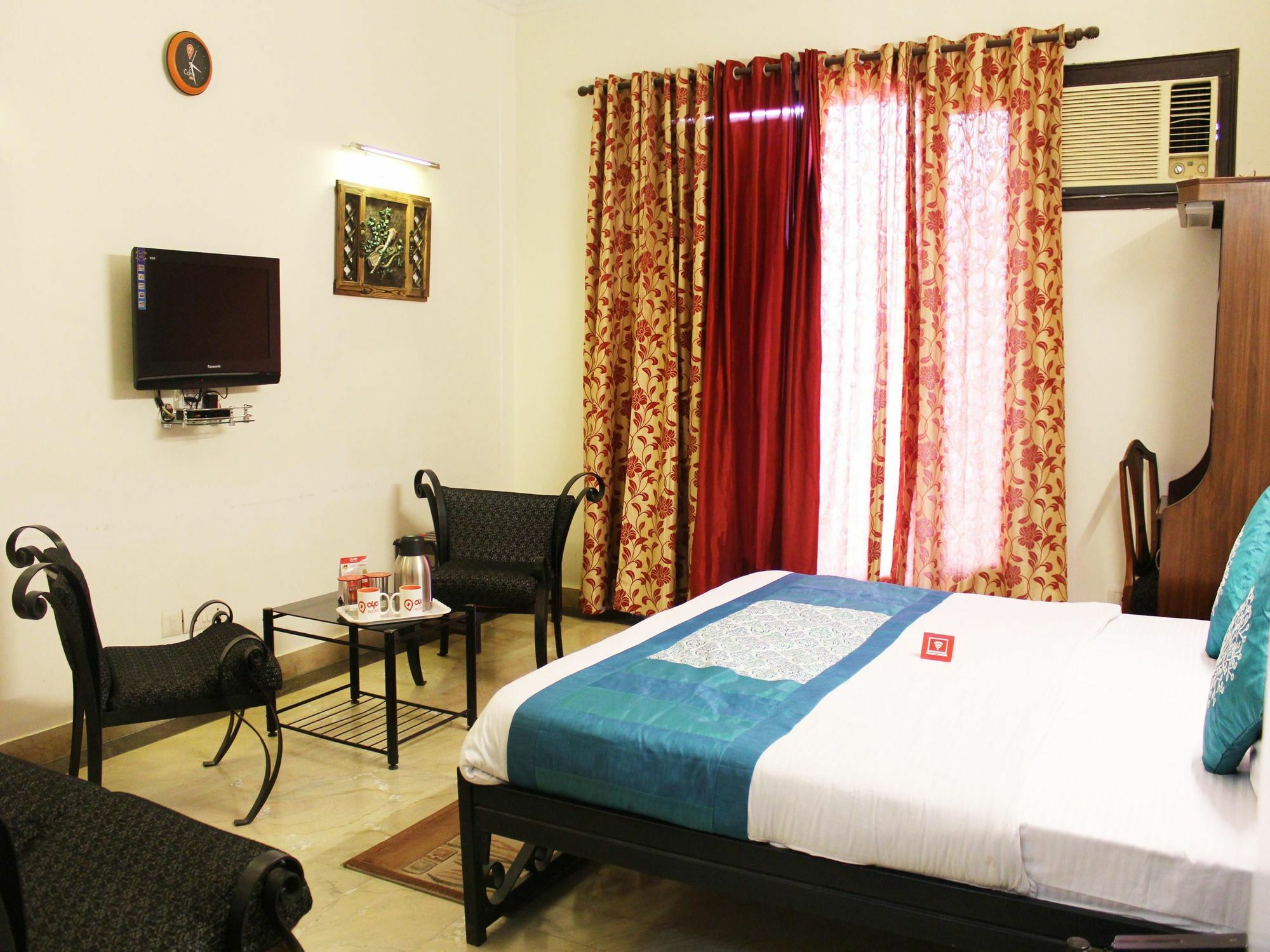 Oyo 2256 Excellency Hotel 2*