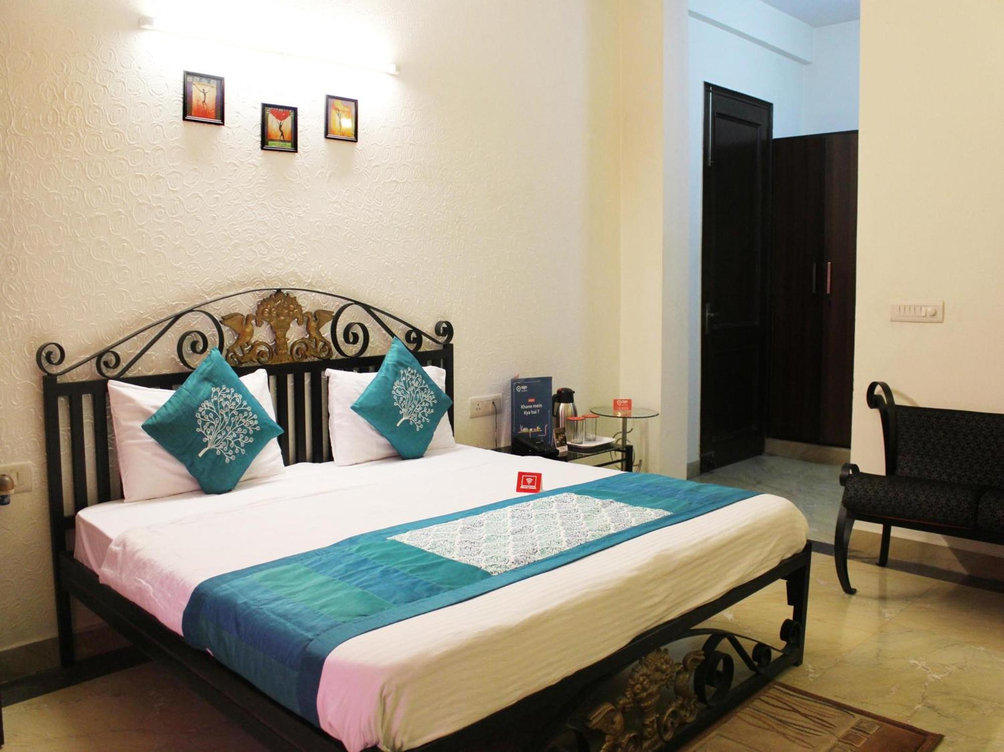 Oyo 2256 Excellency Hotel 2*