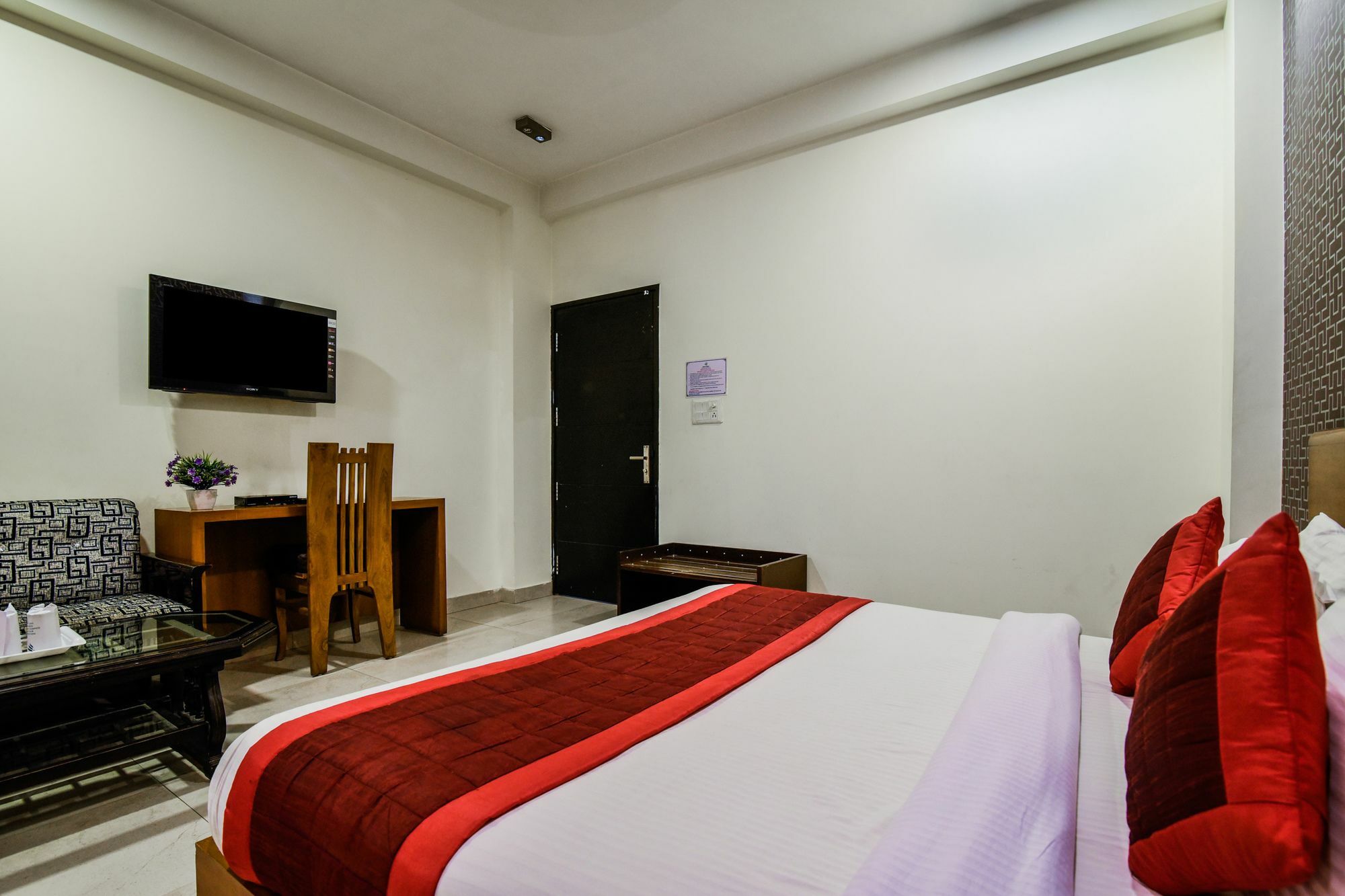 Asian Iffco Metro Station Gurugram Guest house Gurgaon