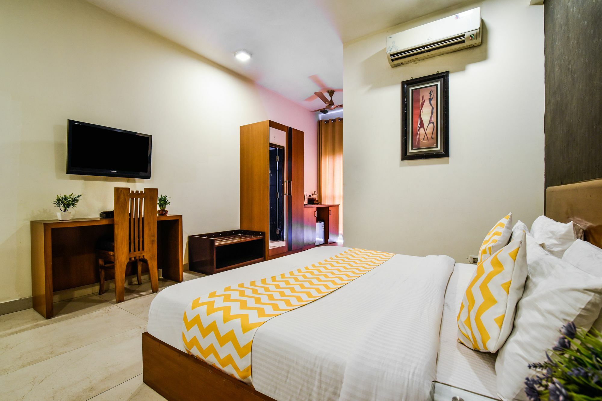 Asian Iffco Metro Station Gurugram Guest house