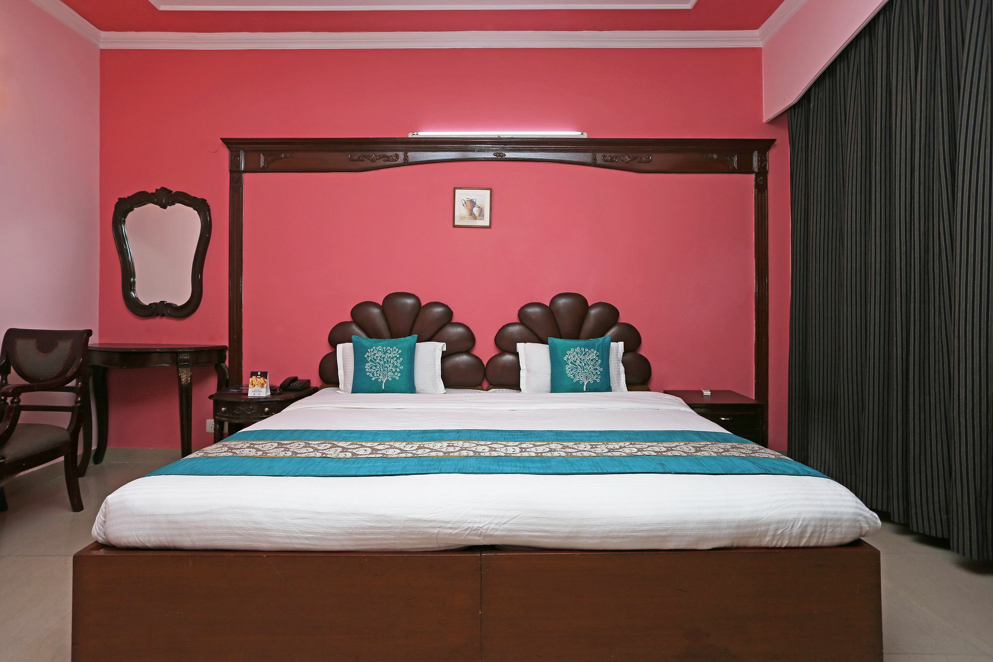 Oyo Near Akashneem Marg Gurgaon