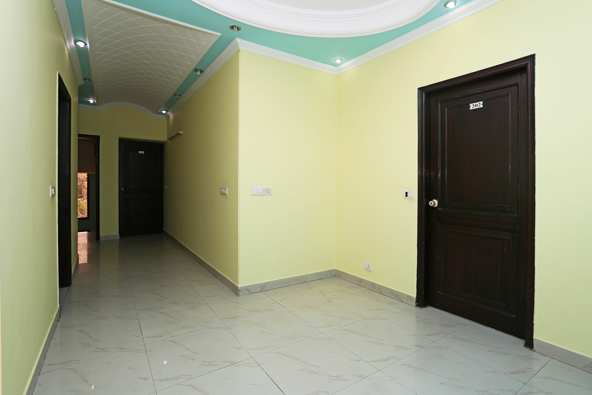 Hotel Oyo Near Akashneem Marg Gurgaon