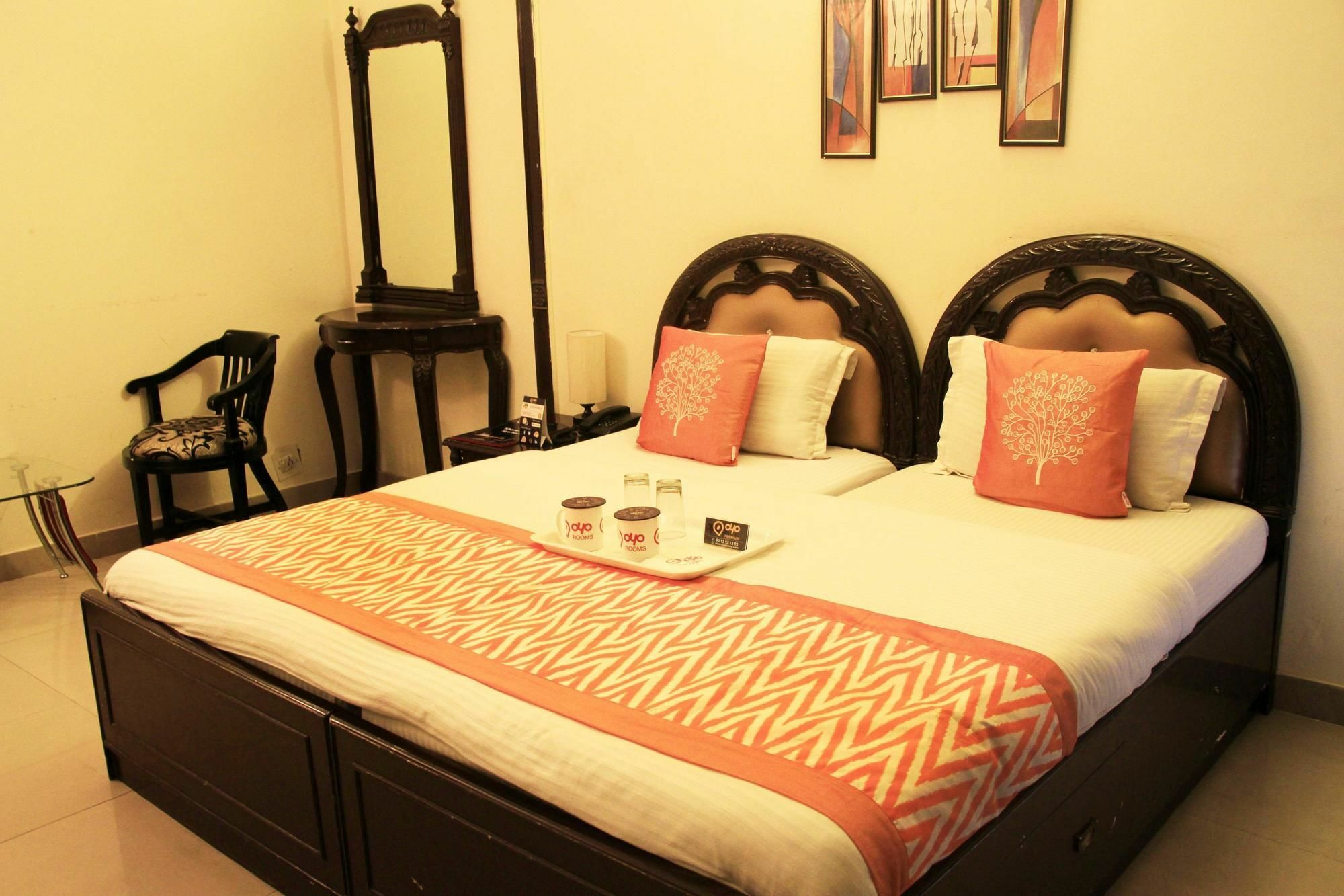 Oyo Near Akashneem Marg
