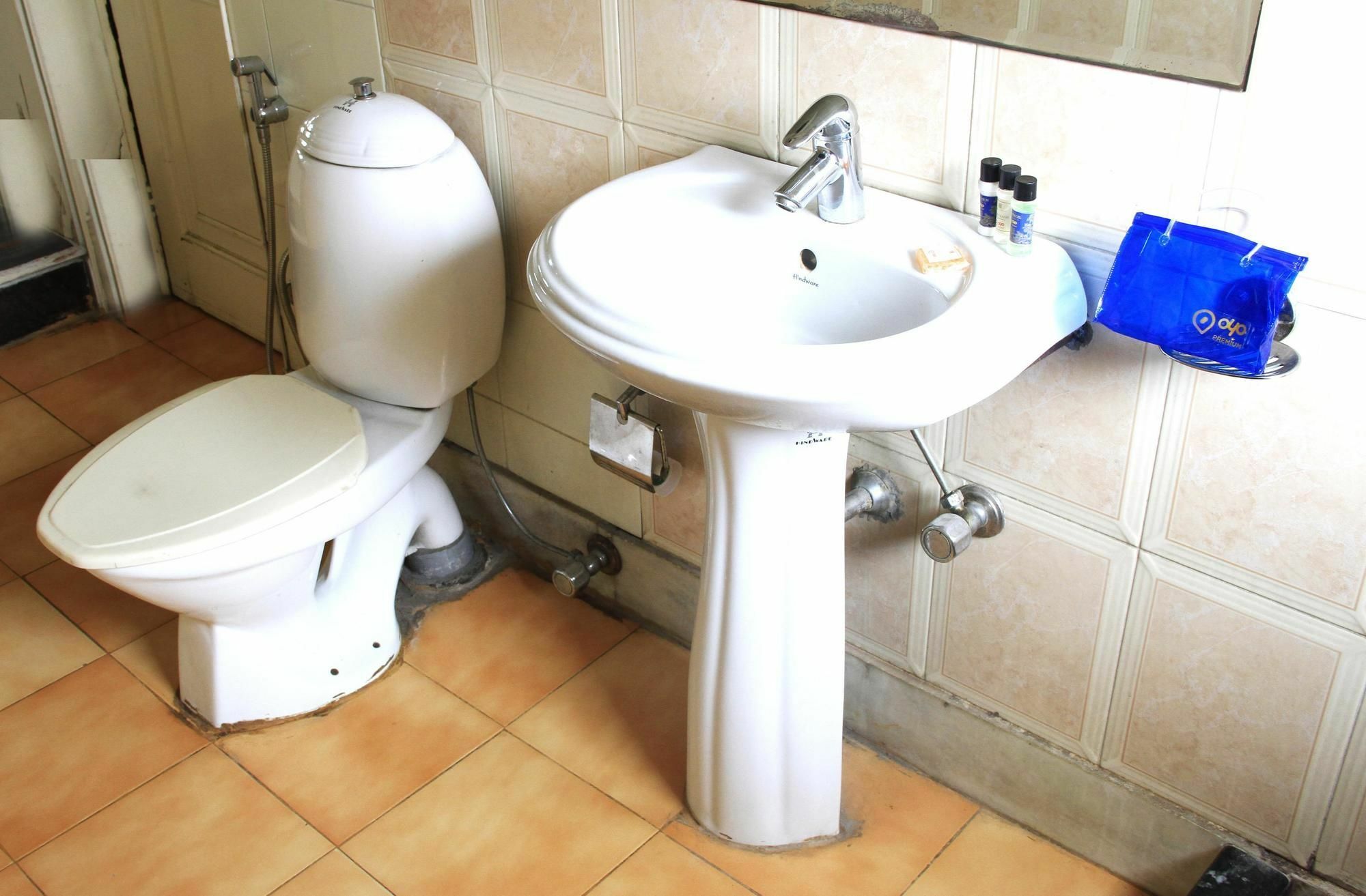 Hotel Oyo Near Akashneem Marg 3*