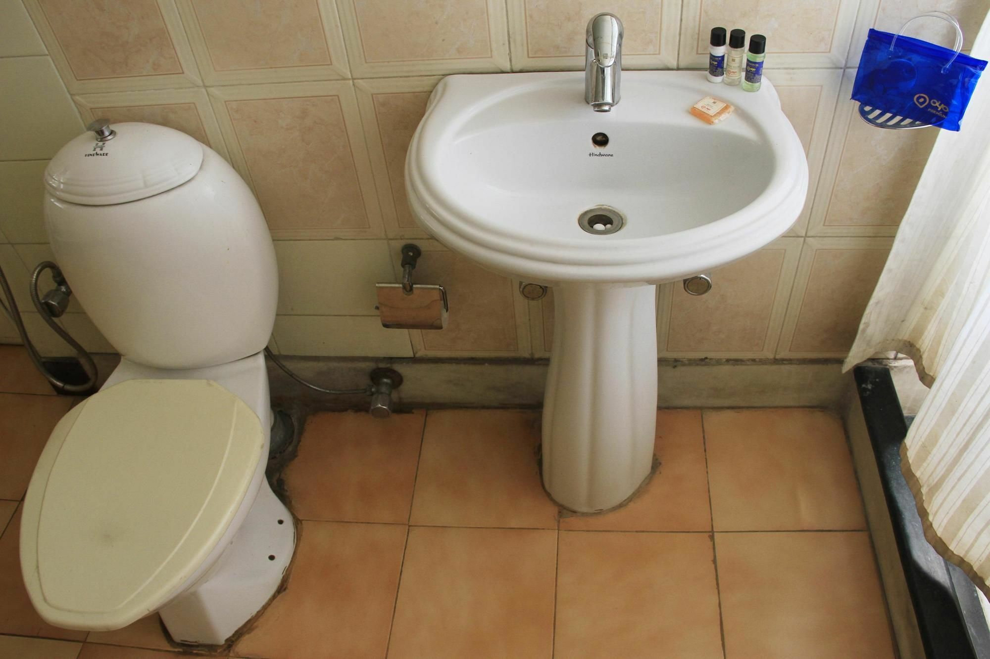 Hotel Oyo Near Akashneem Marg Gurgaon