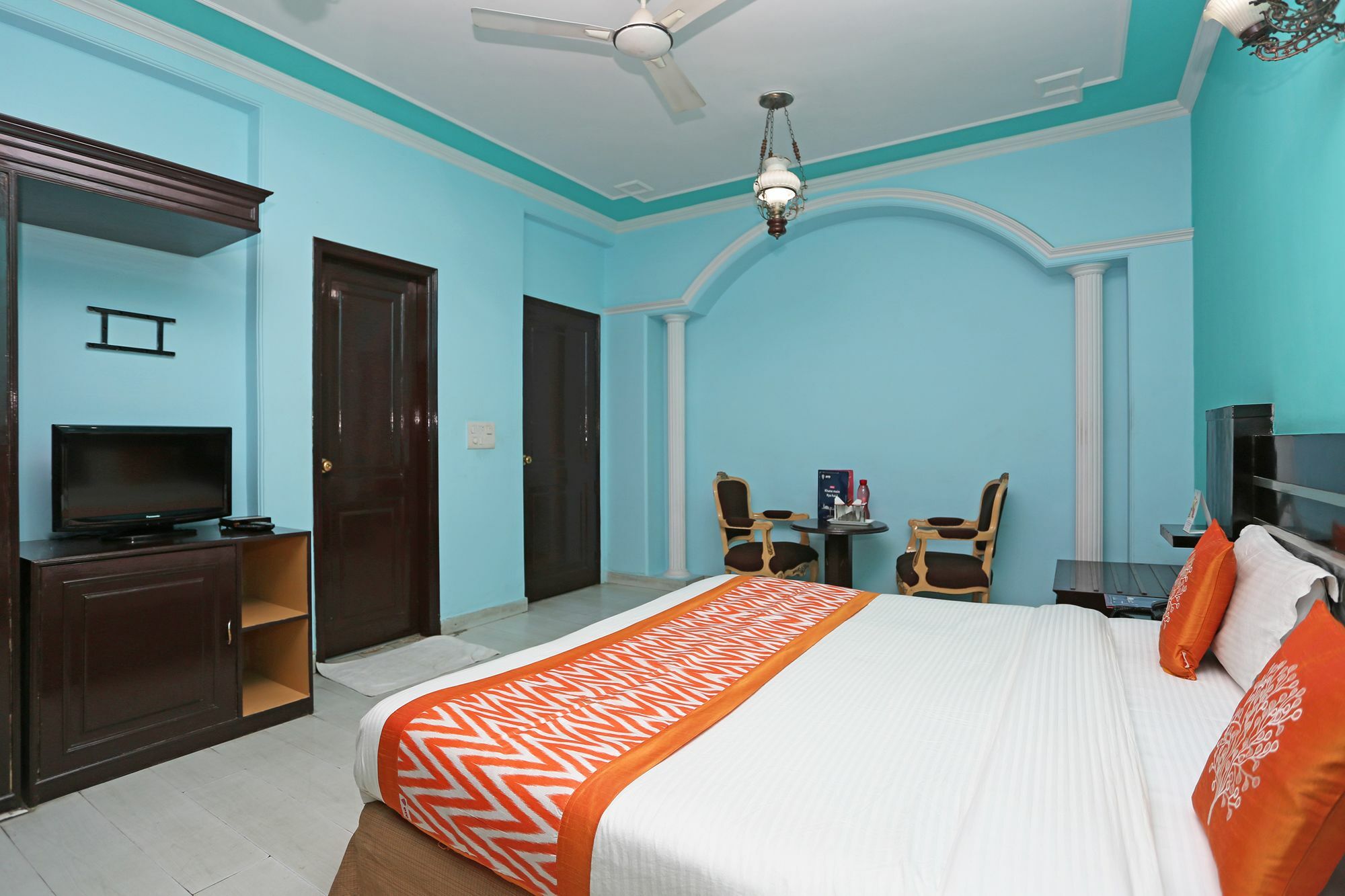 Oyo Near Akashneem Marg Hotel