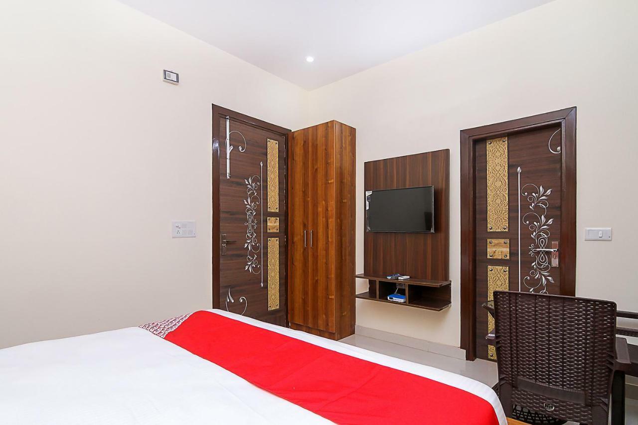 Hotel Oyo 16953 The Grace Residency