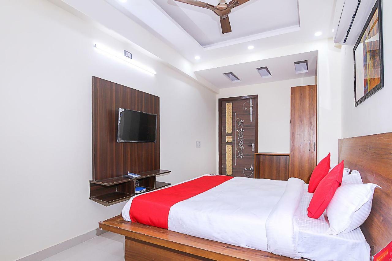 Oyo 16953 The Grace Residency Gurgaon