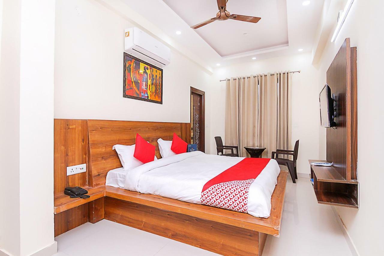 Oyo 16953 The Grace Residency Gurgaon