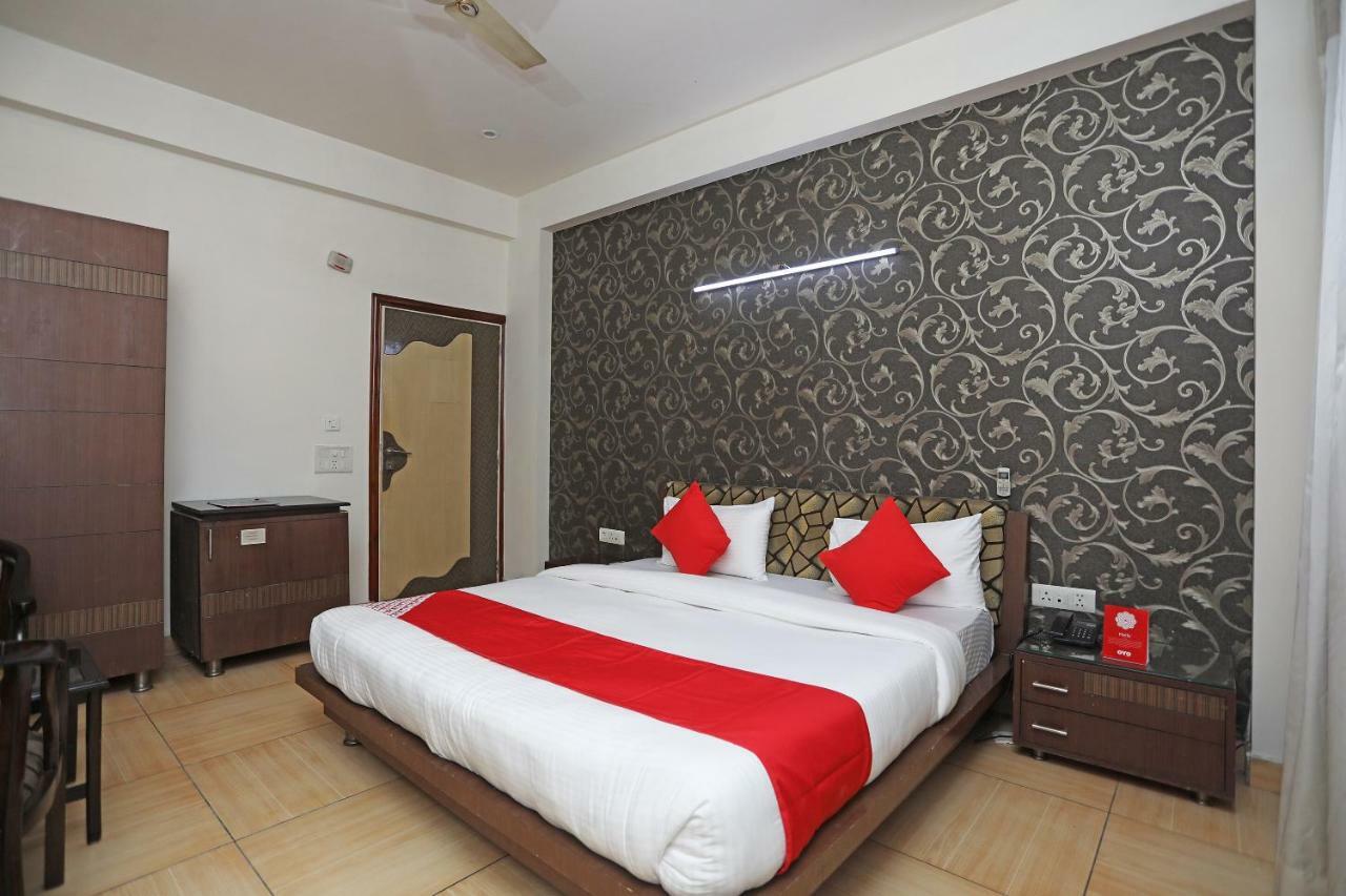 Oyo 17257 Sunset Residency Gurgaon