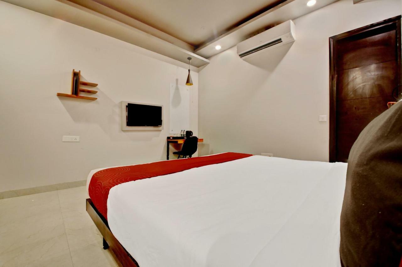 Oyo 20032 Silverkey Medanta Gurgaon