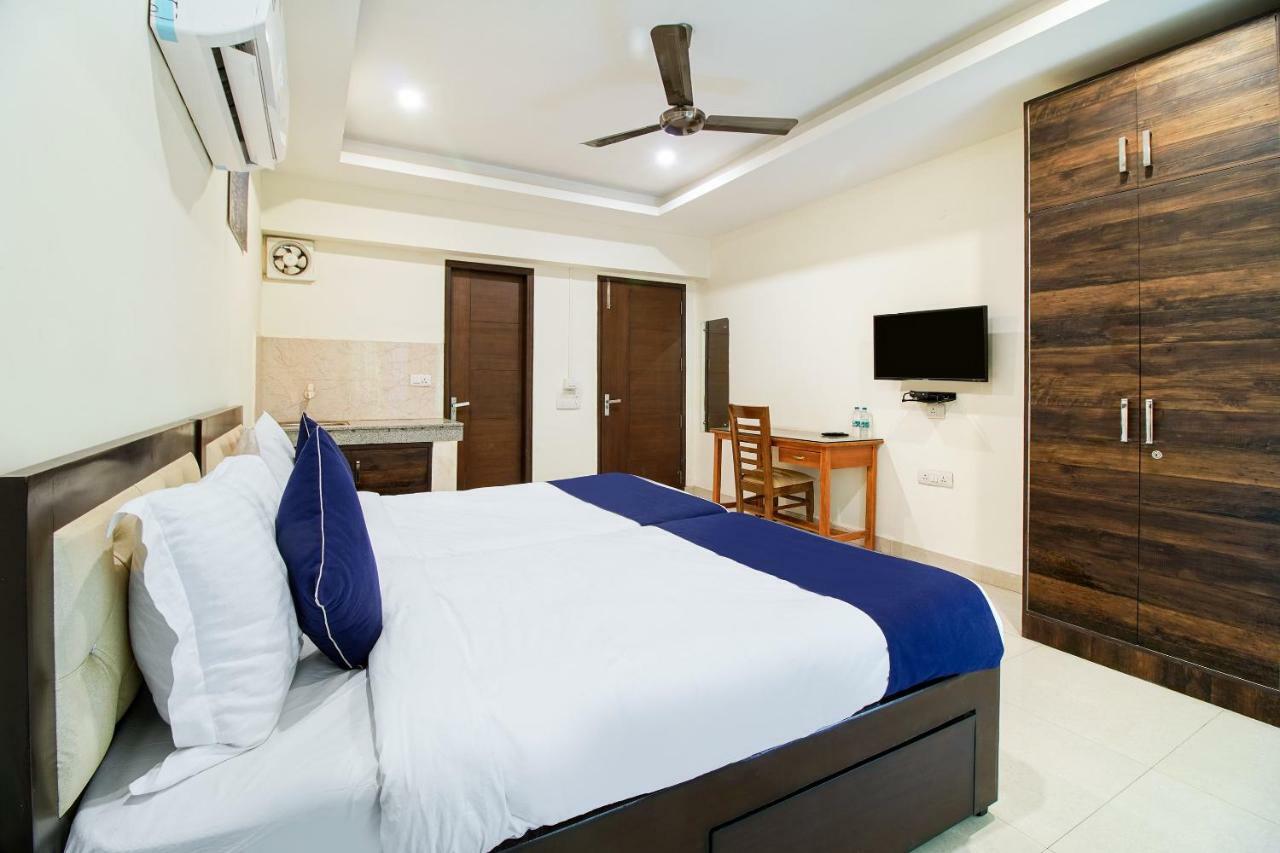 Silverkey Executive 20024 Golf Course Road Hotel