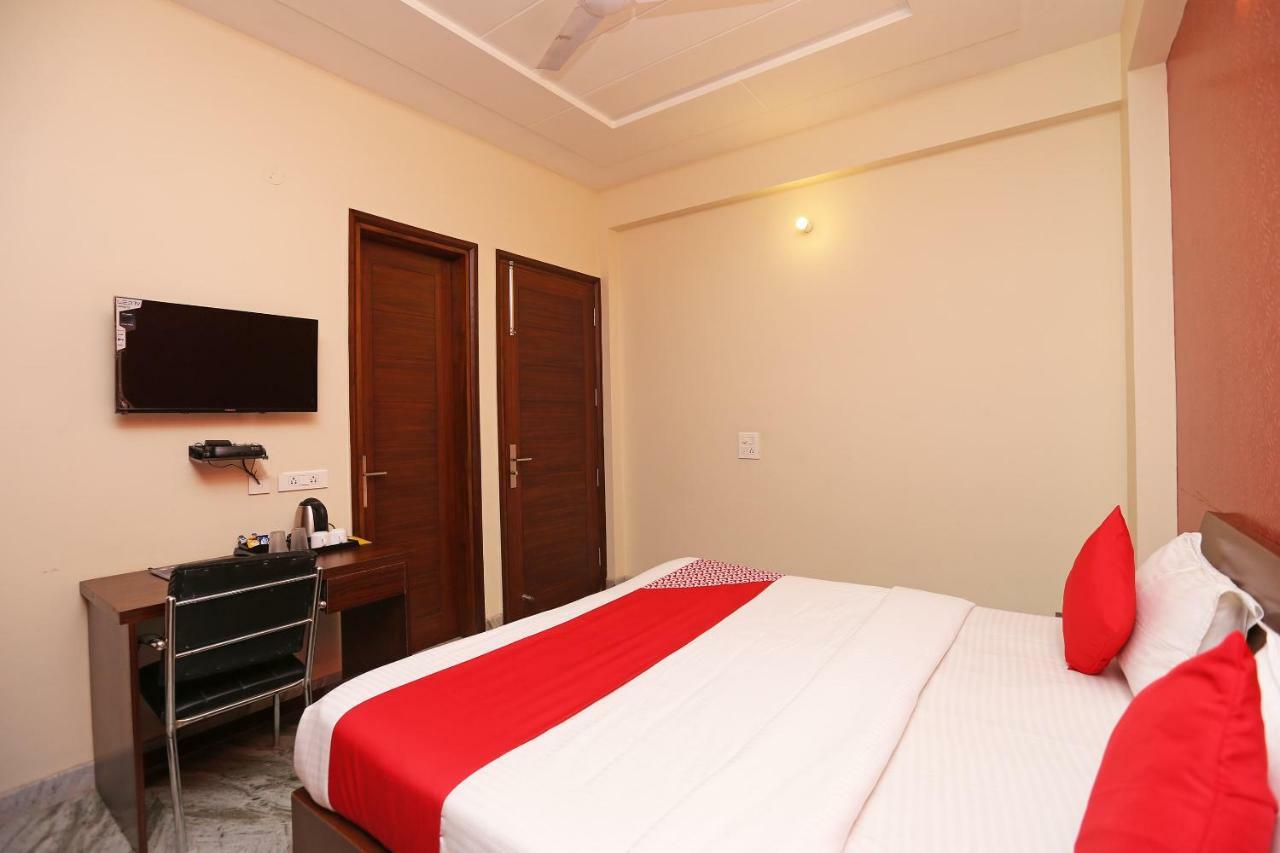 Hotel Oyo 22094 Hi Star 3*