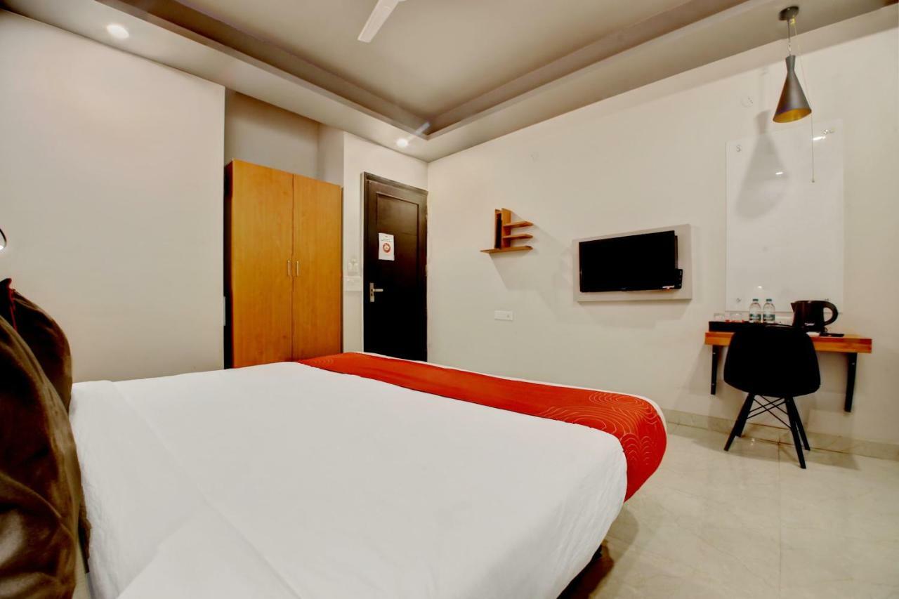 Oyo 20032 Silverkey Medanta Hotel Gurgaon