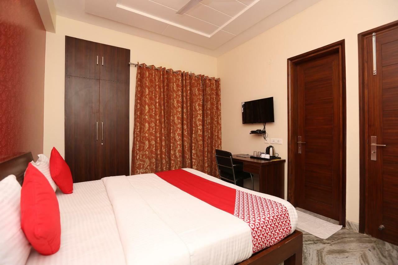 Oyo 22094 Hi Star 3* Gurgaon