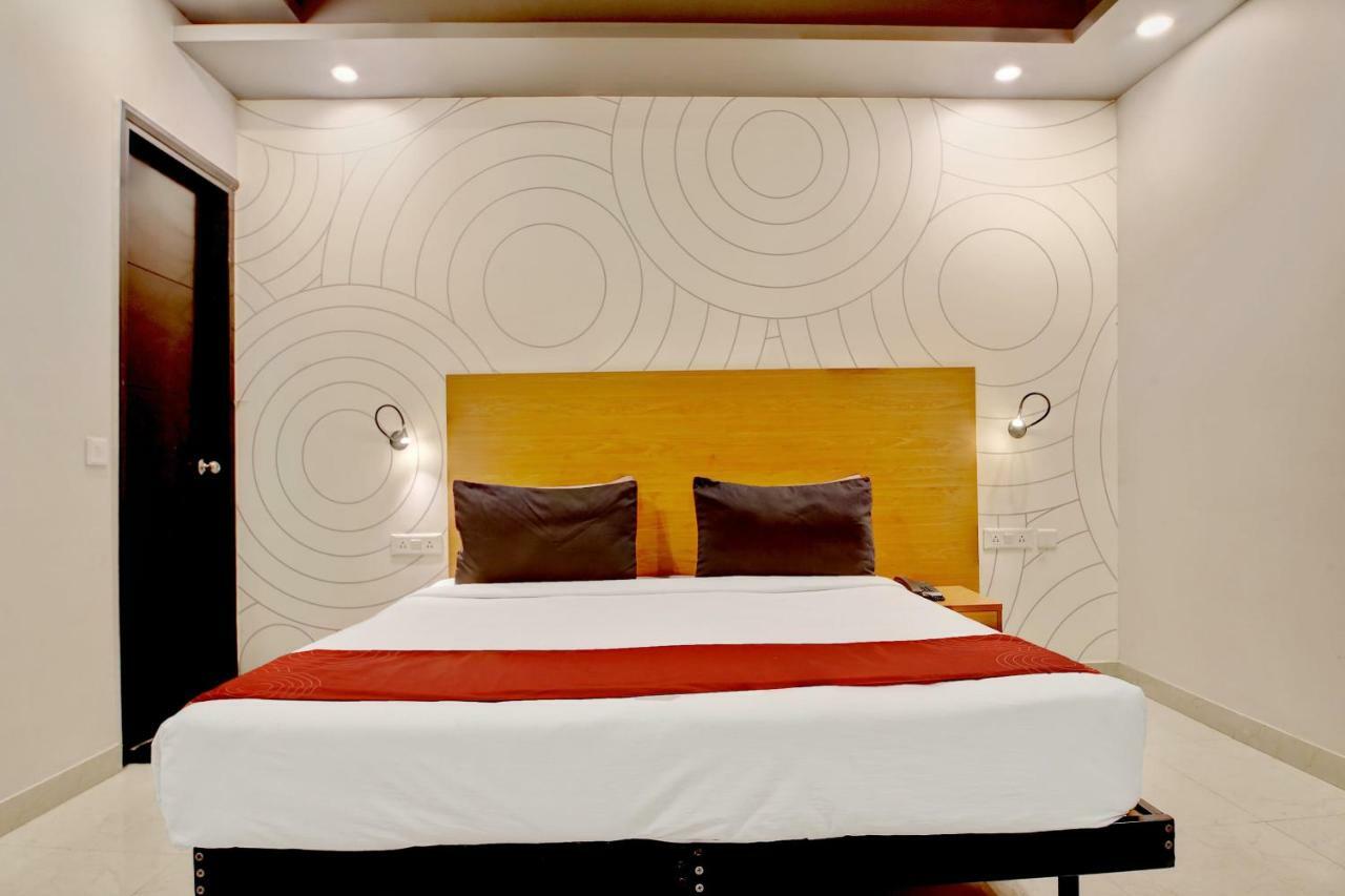 Oyo 20032 Silverkey Medanta Gurgaon