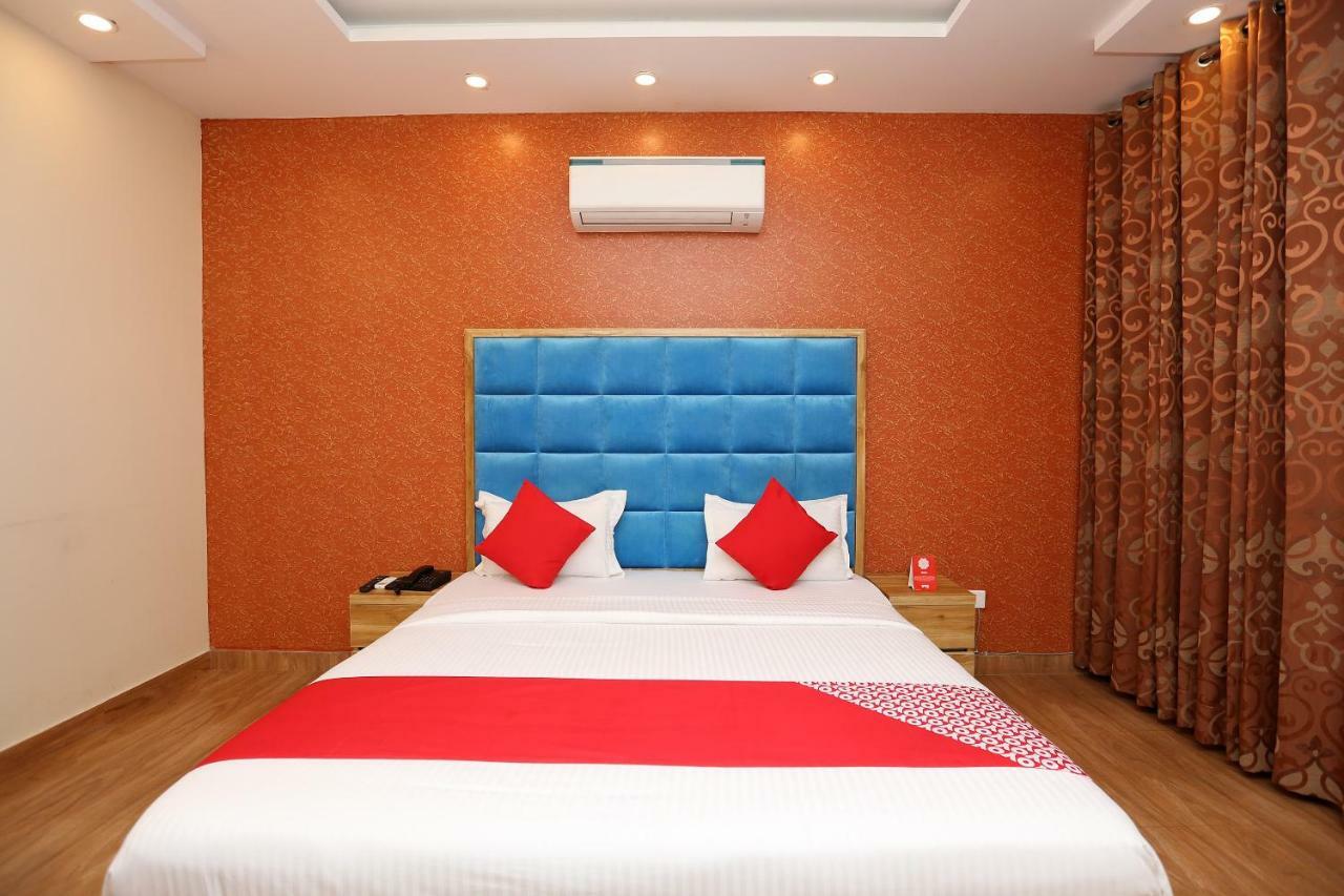 Oyo 22094 Hi Star Hotel Gurgaon