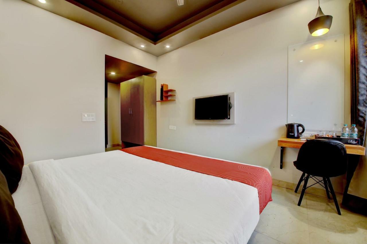 Oyo 20032 Silverkey Medanta Hotel 3*